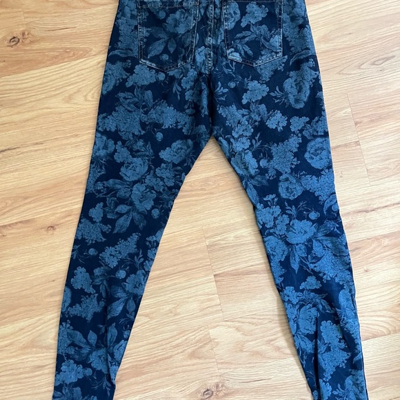 HUE denim floral jeggings size small - Picture 10 of 10